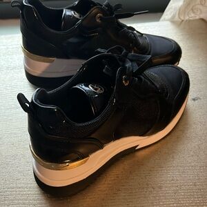 Brand new Michael Kors shoes worn couple times size 8m